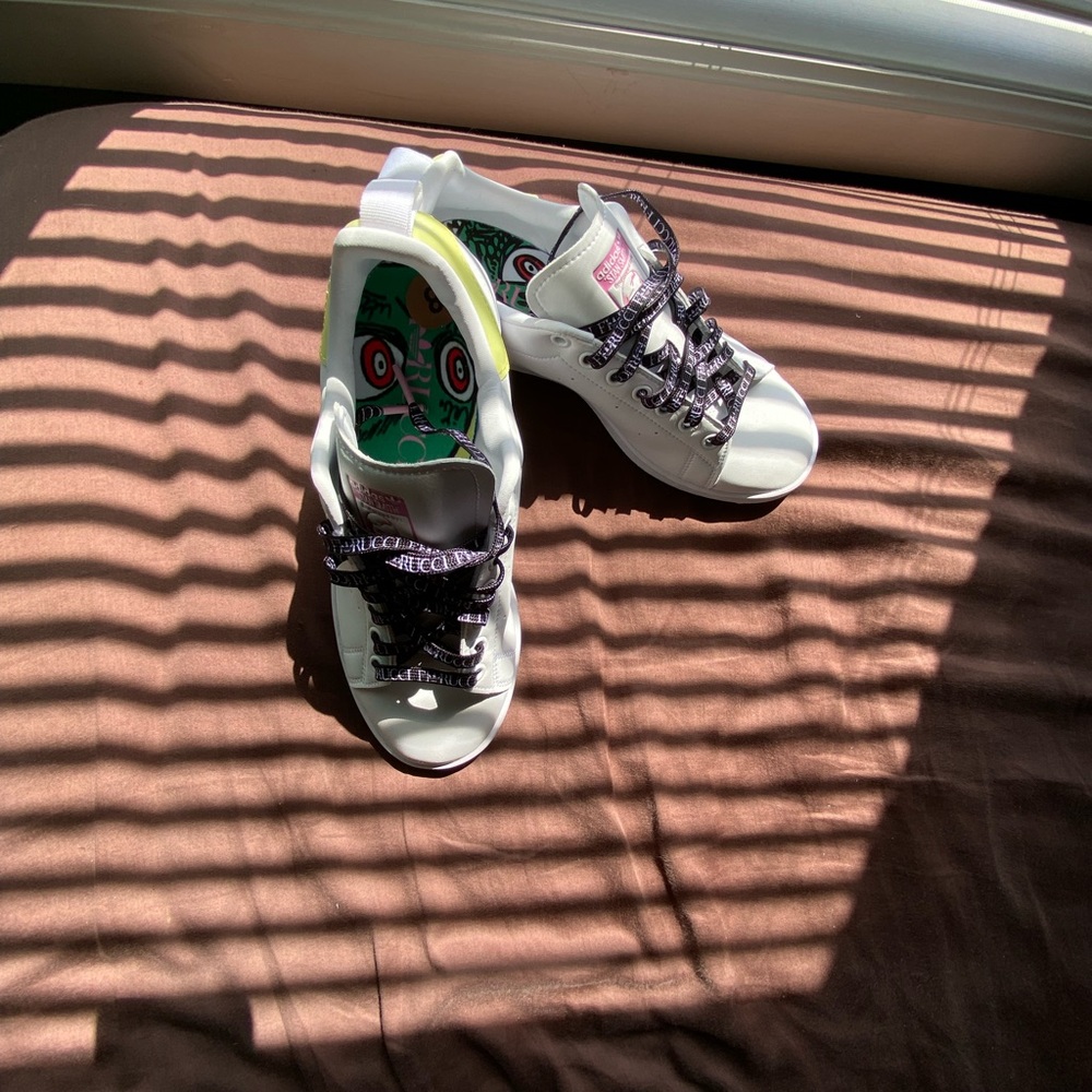 Shoes - Picture 5 of 5
